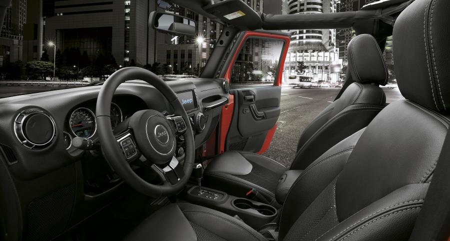 Интерьер Jeep Wrangler Unlimited Night Eagle 2017 года  (WW) (фото 3 из 3)